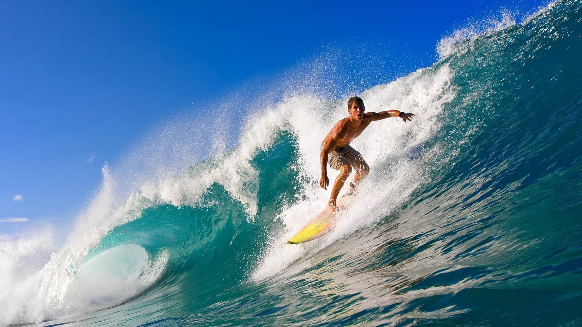 中澳接力赛后互相致意展风度,中澳之间