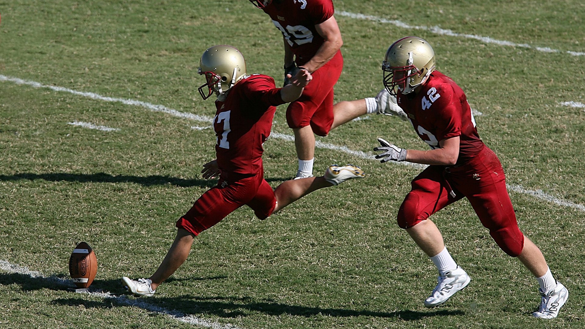 新西兰全黑队的防守堪称铁壁，无缝防守令对方难以突破，新西兰全黑队队员介绍